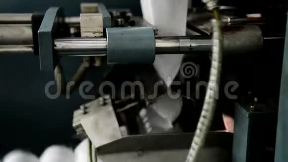 这家工厂生产独立床垫弹簧的盖子视频的预览图