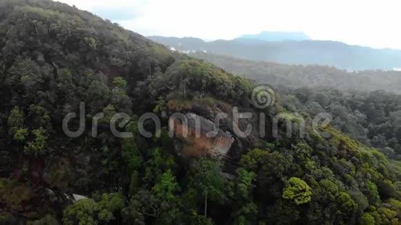 斯里兰卡热带雨林自然保护区日落山林古林空中景观视频的预览图