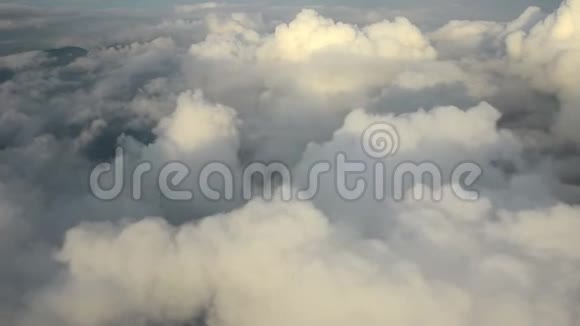 美丽的云景夜景视频的预览图