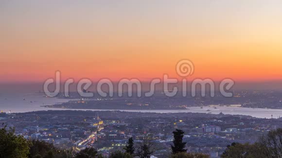 伊斯坦布尔古典夜景白天到夜晚俯瞰博斯普鲁斯海峡视频的预览图