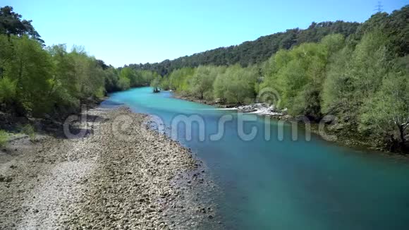 马纳夫加特河在奥伊马皮纳尔安塔利亚土耳其视频的预览图