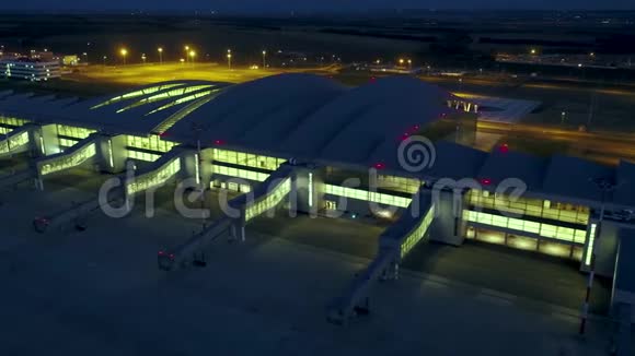 全新的机场航站楼视频的预览图