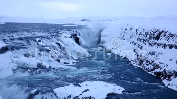 冰岛黄金圈线上冬季的海鸥瀑布视频的预览图