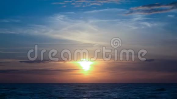 时光流逝日落时的海景视频的预览图