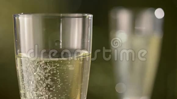 派对用的香槟视频的预览图