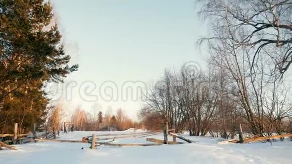 美丽的乡村冬季景观视频的预览图