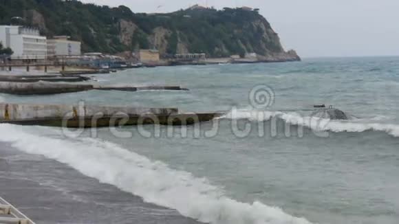 黑海上的波浪视频的预览图