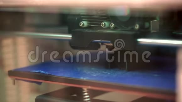 3D打印过程小塑料工具的印刷三维打印的机理视频的预览图