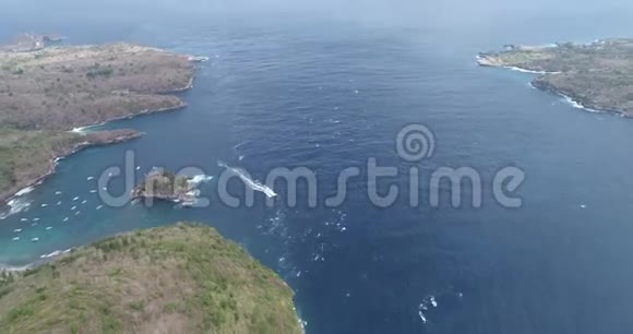 巴厘岛NusaPenida岛水晶湾鸟瞰图视频的预览图