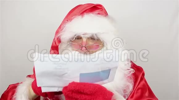 圣诞老人给孩子们写的信视频的预览图