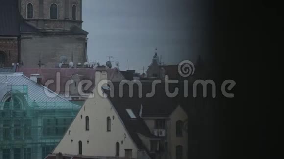 拉脱维亚里加老城房屋屋顶视频的预览图
