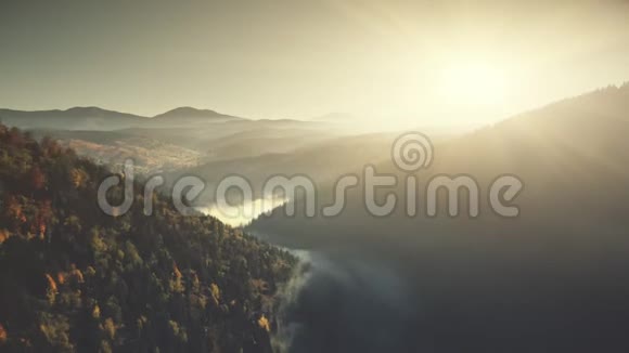 山景景色低雾空中景色视频的预览图