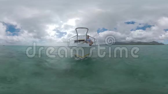 毛里求斯岛附近海洋游艇水上之旅视频的预览图