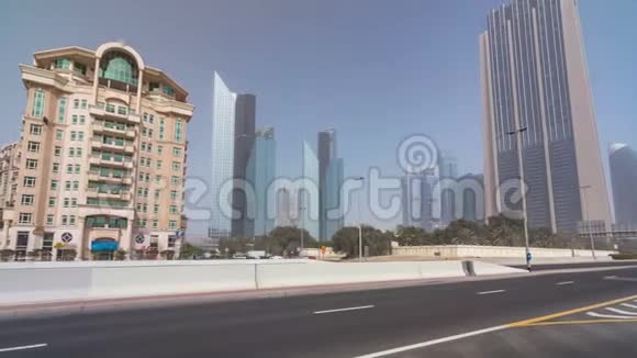 迪拜金融中心拥有摩天大楼的时间推移视频的预览图
