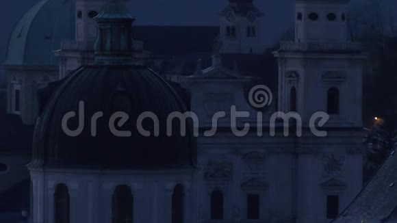 萨尔茨堡夜晚的老城视频的预览图