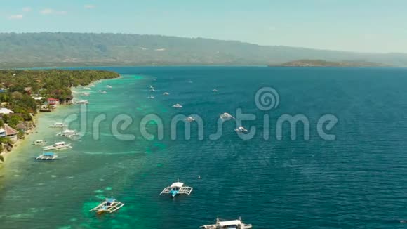 菲律宾Moalboal宿务岛海岸巴拿马海滩视频的预览图