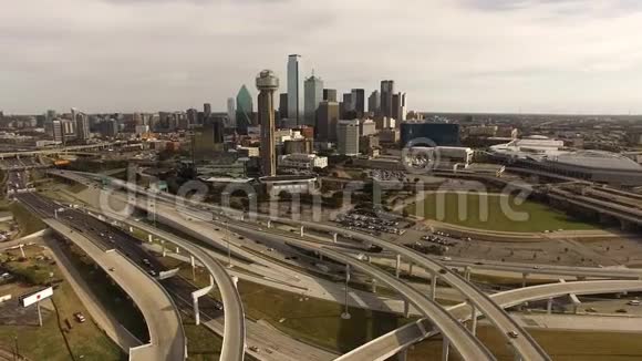 德克萨斯州达拉斯市中心城市天际线大厦视频的预览图