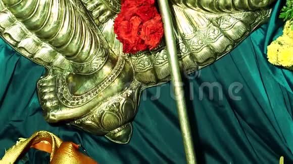 穆鲁甘勋爵雕像印度教神五颜六色的设计视频的预览图