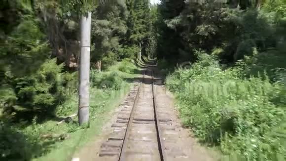 从森林里最后一辆马车的窗户看到铁路乔治亚视频的预览图