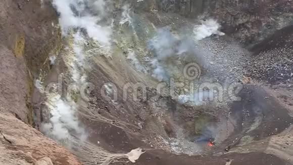 泰利卡火山中的火山和熔岩视频的预览图