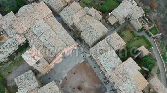 意大利CivitadiBagnoregio在城里飞来飞去视频的预览图