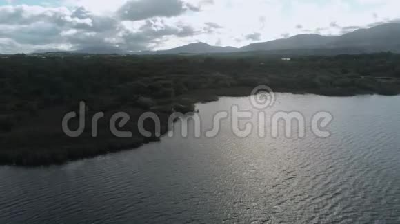 爱尔兰基拉尼国家公园的奇妙湖视频的预览图