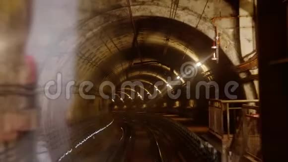 从机舱进入地铁隧道视野3840x2160视频的预览图