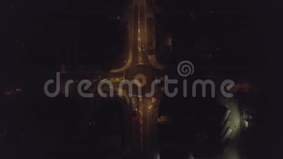 空中乡村绕城公路夜间俯视4k视频的预览图