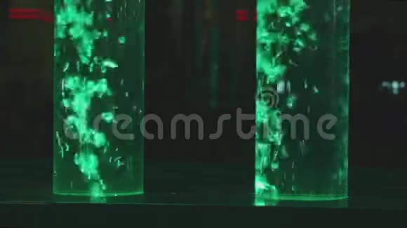 空气泡沫有照明的空气泡管视频的预览图
