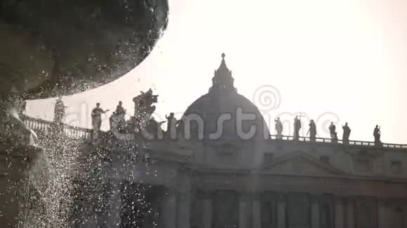 喷泉和圣彼得大教堂视频的预览图
