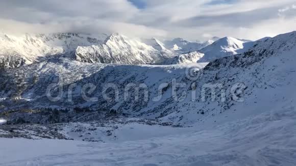 冬天的山皮林峰视频的预览图