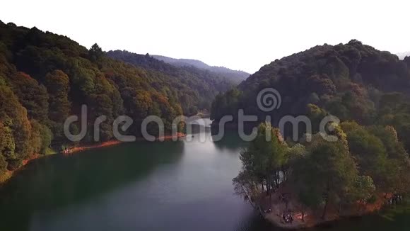 壮观的空中拍摄景观的绿坝PresadelLlano采取1视频的预览图