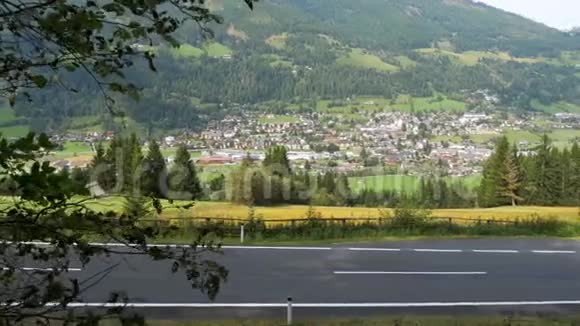 阿尔卑斯山奥地利城市景观视频的预览图