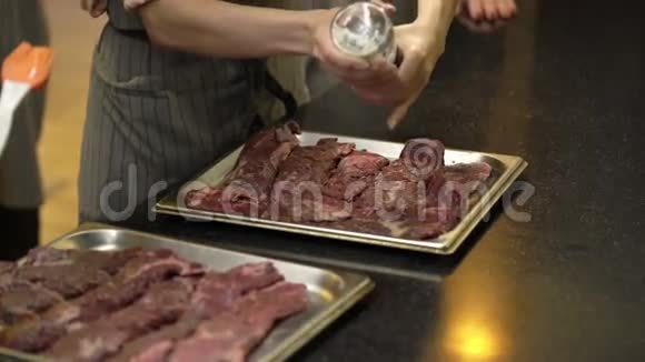 煮肉牛排视频的预览图