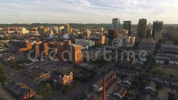 伯明翰阿拉巴马市中心城市天际线日落美国南部视频的预览图