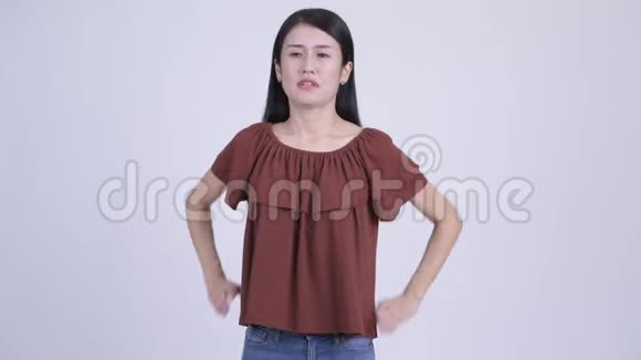 有压力的亚洲女人背痛视频的预览图