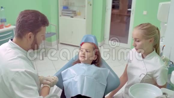 牙科儿童接待处视频的预览图