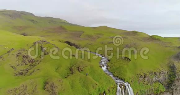 冰岛瀑布Seljalandsfoss视频的预览图