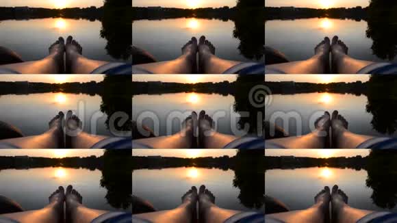 双腿躺在码头附近的湖塘日落黎明日出特写视频的预览图