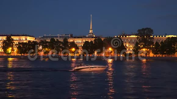 圣彼得堡涅瓦海岸夜间照明视频的预览图