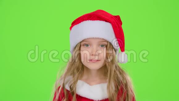 助理圣诞老人的宝贝悄悄地对他们的精灵说绿色屏幕慢动作视频的预览图