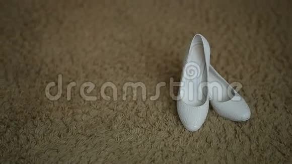 白色新娘鞋视频的预览图