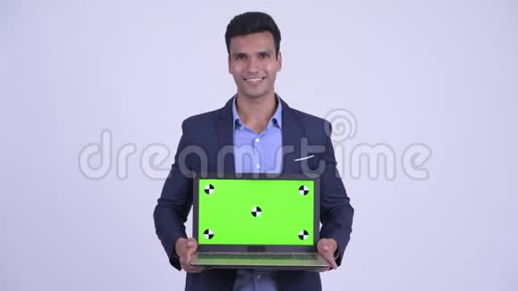 快乐的年轻印度商人展示笔记本电脑视频的预览图