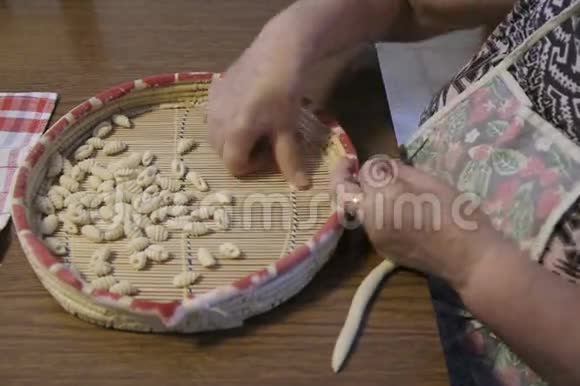 意大利传统手工面食撒丁岛西奇视频的预览图