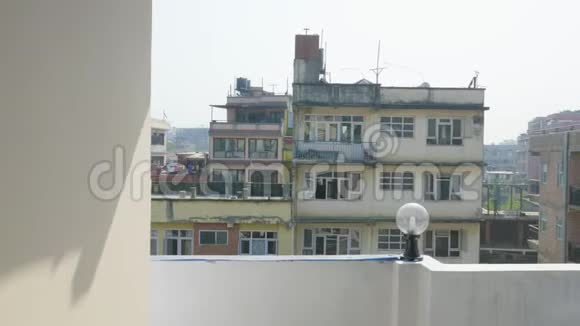 俯瞰加德满都城市屋顶尼泊尔视频的预览图