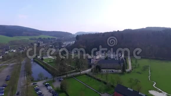 德国美丽的城堡空中观景视频的预览图