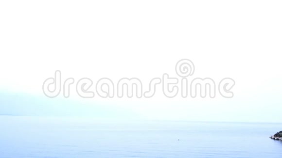 日内瓦湖的奇隆古堡景观视频的预览图