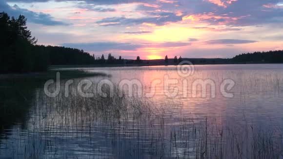 图南萨梅湖上的日落芬兰视频的预览图