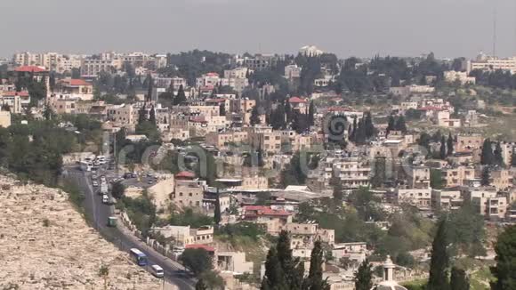 耶路撒冷老城空中透视与道路交通视频的预览图