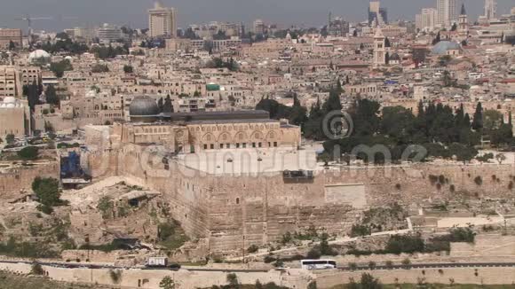 耶路撒冷老城空中透视下面是交通经过视频的预览图
